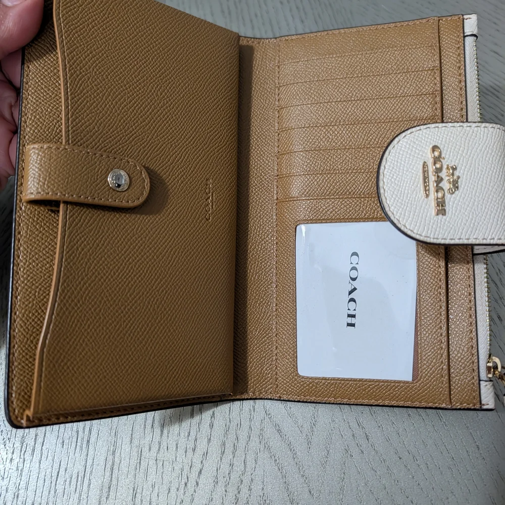 Gently Use Coach Cream Leather Wristlet - Picture 3 of 7